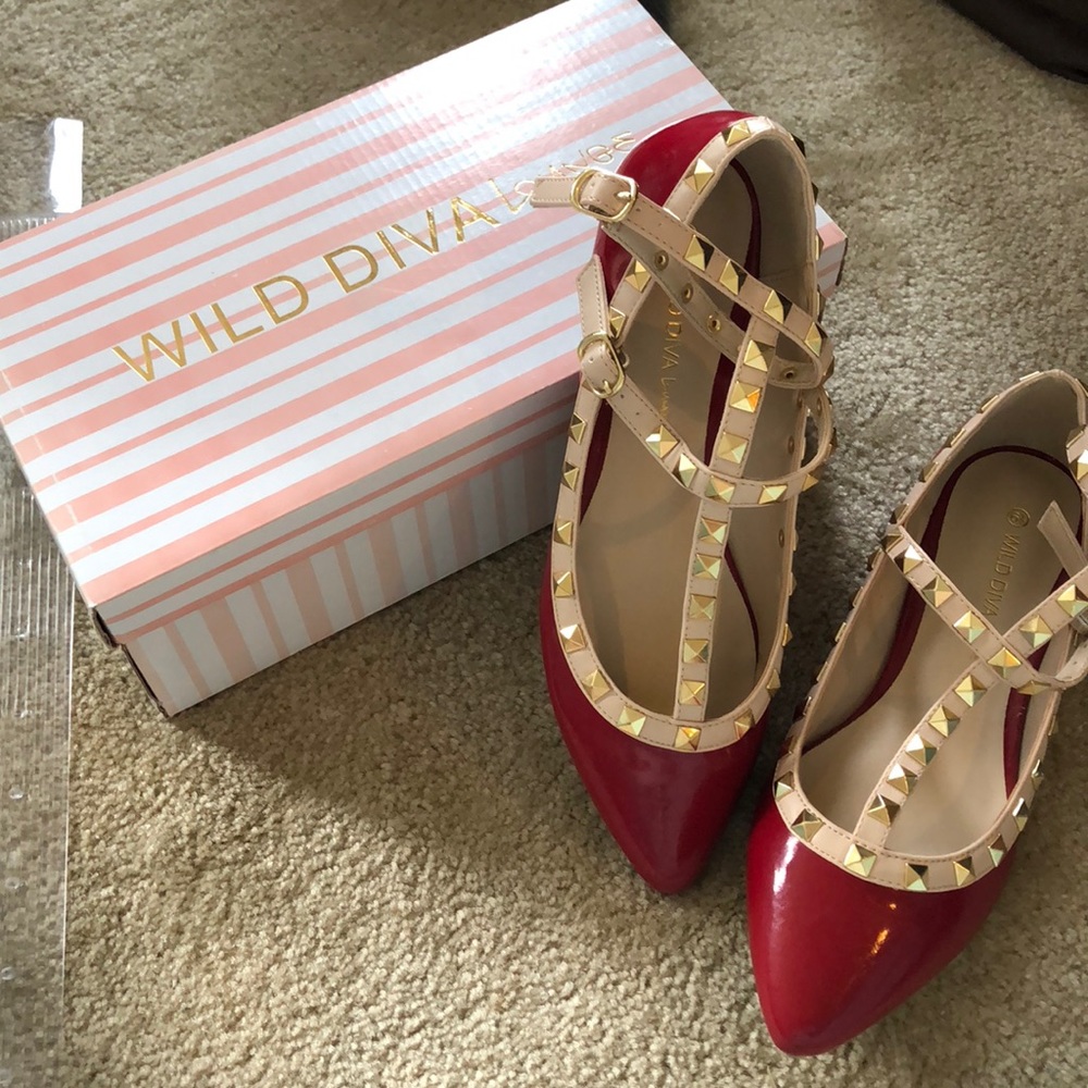 BNIB Wild Diva Lounge Red Patent Flats 6.5